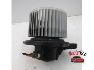 Usados Motor de ventilador de calefactor Kia Cee'd (EDB5) 1.6 CRDi 16V Precio de solicitud ofrecido por Rooie Ben autodemontage