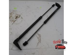 Used Set of gas struts for boot Nissan Micra (K13) 1.2 12V Price on request offered by Rooie Ben autodemontage