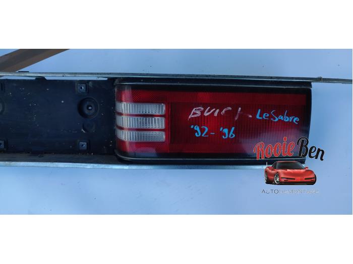 Viga de luz trasera, izquierda y derecha de un Buick LeSabre 3.8, Limited,Luxury 1994