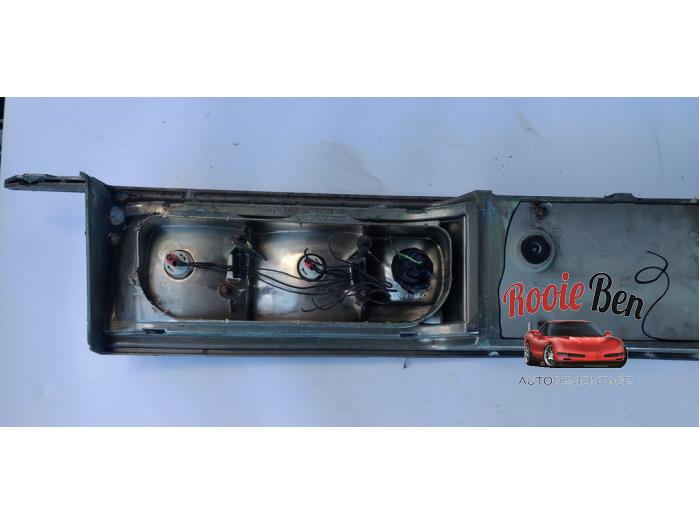Viga de luz trasera, izquierda y derecha de un Buick LeSabre 3.8, Limited,Luxury 1994