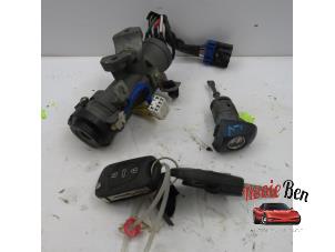 Used Set of locks Kia Cee'd (EDB5) 1.6 CRDi 16V Price on request offered by Rooie Ben autodemontage