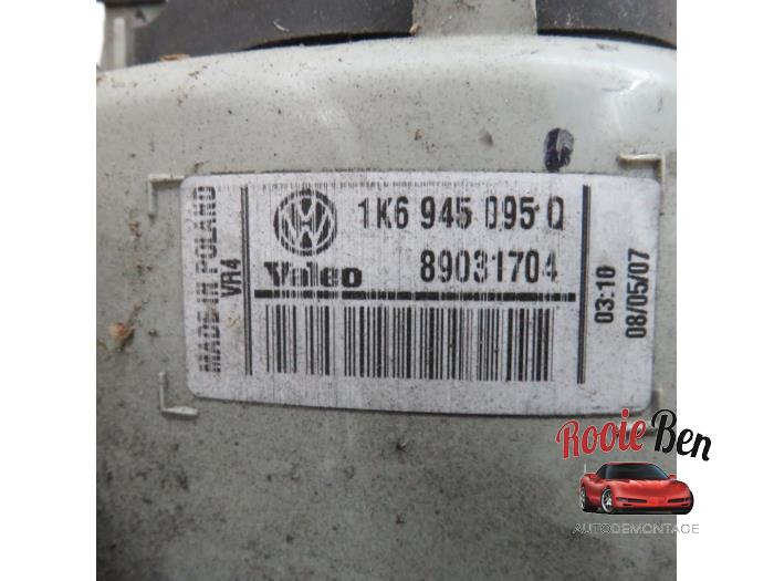 Rücklicht links van een Volkswagen Golf V (1K1) 1.9 TDI 2005