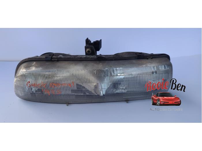 Używane Reflektor prawy Buick Regal 3.1 Cena € 25,00 Procedura marży oferowane przez Rooie Ben autodemontage
