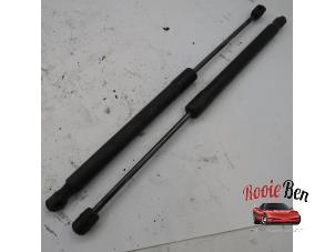 Used Set of tailgate gas struts Volkswagen Golf V (1K1) 1.9 TDI Price on request offered by Rooie Ben autodemontage