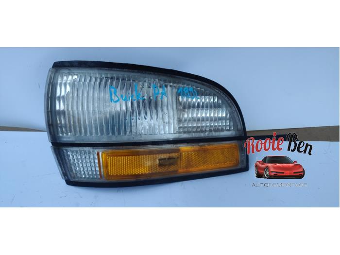 Używane Reflektor lewy Buick Park Avenue 3.8 Cena € 50,00 Procedura marży oferowane przez Rooie Ben autodemontage