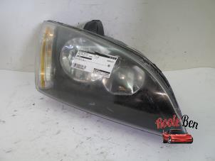 Used Headlight, right Ford Focus 2 Wagon 1.6 TDCi 16V 110 Price on request offered by Rooie Ben autodemontage