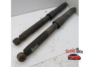 Used Shock absorber kit Jeep Grand Cherokee (WH/WK) 3.0 CRD V6 24V DPF Price on request offered by Rooie Ben autodemontage