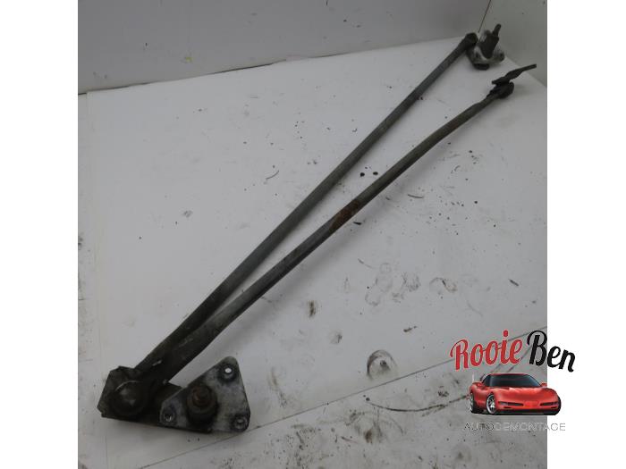 Wiper mechanism from a Toyota Tundra 4.7 V8 32V 4WD 2003