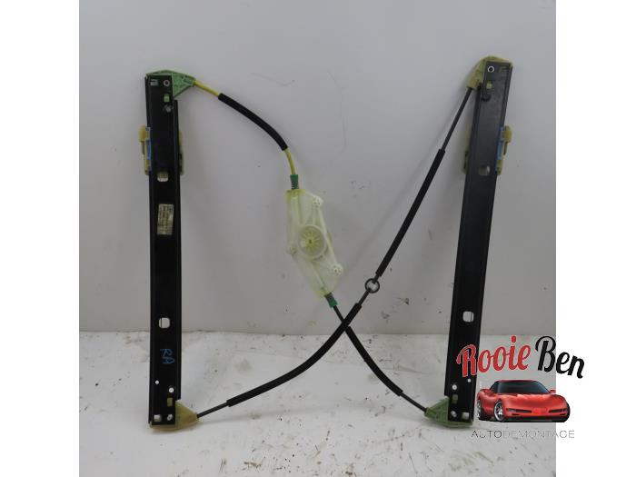 Window lifting mechanism without motor