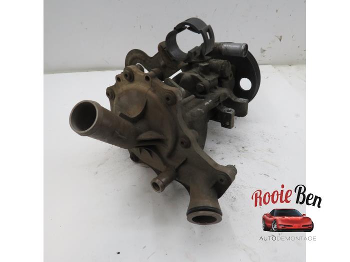 Power steering pump from a Peugeot Boxer (U9) 2.2 HDi 120 Euro 4 2011
