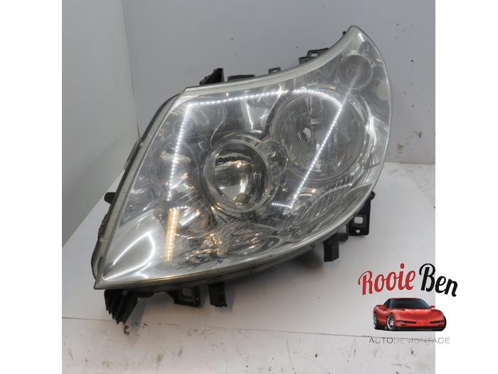 Headlight, left from a Peugeot Boxer (U9) 2.2 HDi 120 Euro 4 2011