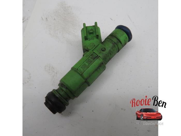Injector (petrol injection) from a Chrysler Voyager/Grand Voyager (RG) 3.3 V6 2001