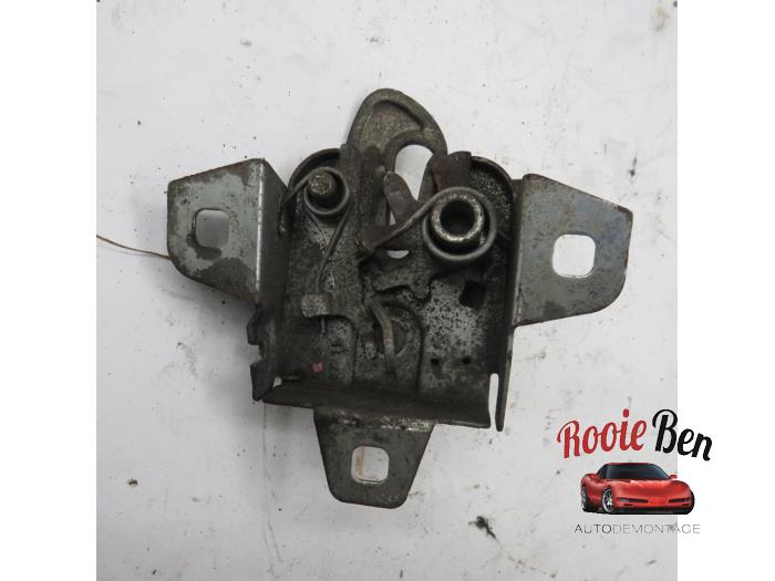 Bonnet lock mechanism from a Peugeot Boxer (U9) 2.2 HDi 120 Euro 4 2011