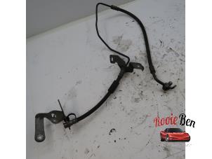 Used Rear brake hose Peugeot Partner (EF/EU) 1.6 BlueHDI 75 Price on request offered by Rooie Ben autodemontage