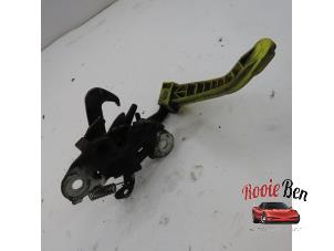 Used Bonnet lock mechanism Citroen Berlingo 1.6 Hdi 75 Price on request offered by Rooie Ben autodemontage