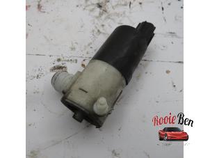 Gebrauchte Scheibensprüherpumpe vorne Dodge Ram 3500 Standard Cab (DR/DH/D1/DC/DM) 8.3 1500 SRT-10 Crew Cab Preis € 12,50 Margenregelung angeboten von Rooie Ben autodemontage