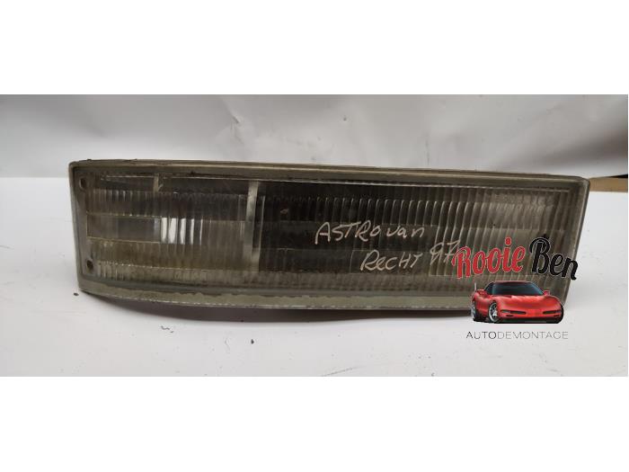 Używane Reflektor prawy Chevrolet Astro Standard Passenger Van 4.3 Cena € 25,00 Procedura marży oferowane przez Rooie Ben autodemontage