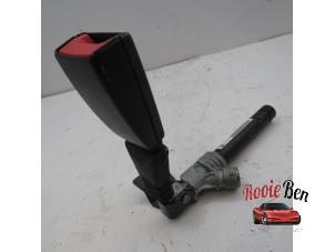 Used Rear seatbelt tensioner, left BMW 3 serie (E90) 330i 24V Price on request offered by Rooie Ben autodemontage