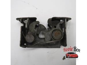 Used Bonnet lock mechanism Mini Mini (R56) 1.6 16V Cooper Price on request offered by Rooie Ben autodemontage
