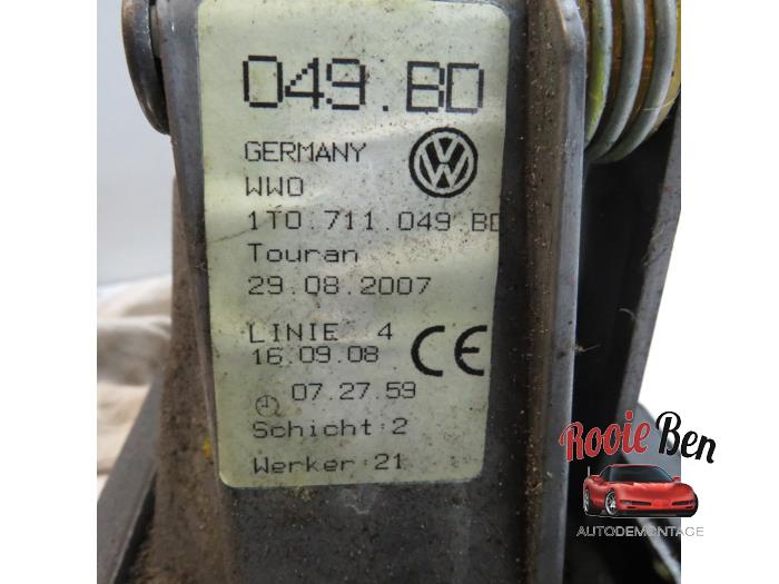 Schaltkabel Getriebe van een Volkswagen Caddy III (2KA,2KH,2CA,2CH) 1.9 TDI 2009