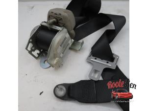 Used Rear seatbelt, right Dodge Ram 3500 Standard Cab (DR/DH/D1/DC/DM) 8.3 1500 SRT-10 Crew Cab Price on request offered by Rooie Ben autodemontage