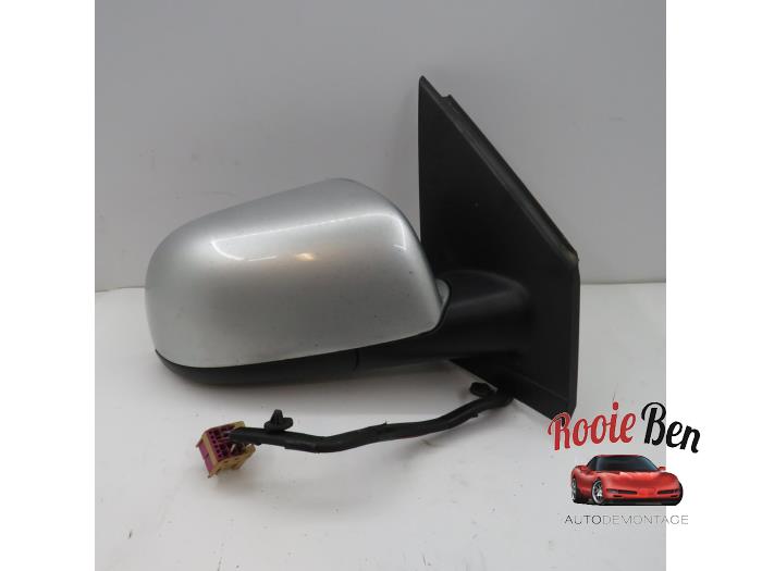 Wing mirror, right from a Volkswagen Polo IV (9N1/2/3) 1.4 16V 2002