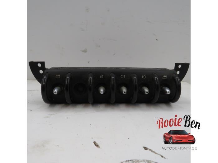 Usados Interruptor combinado de ventanillas BMW Mini (R50/53) 1.6 16V One Precio € 25,00 Norma de margen ofrecido por Rooie Ben autodemontage