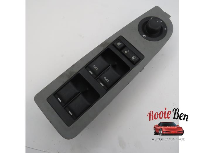 Usados Interruptor combinado de ventanillas Chrysler 300 C 3.0 CRD V6 24V Precio € 50,00 Norma de margen ofrecido por Rooie Ben autodemontage