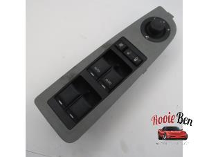 Usados Interruptor combinado de ventanillas Chrysler 300 C 3.0 CRD V6 24V Precio de solicitud ofrecido por Rooie Ben autodemontage