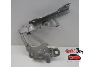 Used Bonnet Hinge BMW 4 serie Gran Coupe (F36) 435i 3.0 24V Price on request offered by Rooie Ben autodemontage
