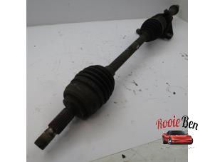 Used Front drive shaft, right Renault Clio III (BR/CR) 1.5 dCi FAP Price on request offered by Rooie Ben autodemontage