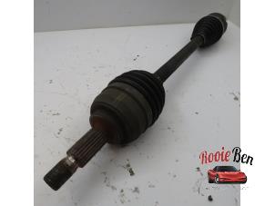 Used Front drive shaft, left Renault Clio III (BR/CR) 1.5 dCi FAP Price on request offered by Rooie Ben autodemontage