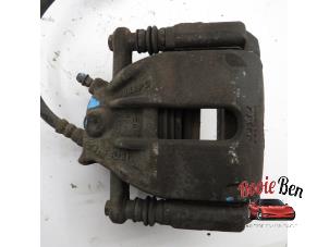 Used Front brake calliper, left Renault Clio III (BR/CR) 1.5 dCi FAP Price on request offered by Rooie Ben autodemontage