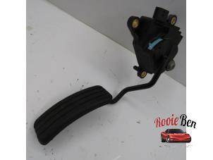 Used Accelerator pedal Renault Clio III (BR/CR) 1.5 dCi FAP Price on request offered by Rooie Ben autodemontage