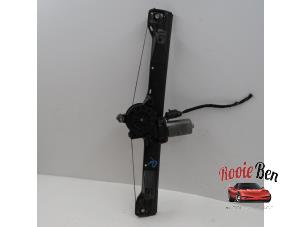 Używane Mechanizm szyby prawej przedniej wersja 2-drzwiowa Fiat Grande Punto (199) 1.3 JTD Multijet 16V Van Cena € 30,00 Procedura marży oferowane przez Rooie Ben autodemontage