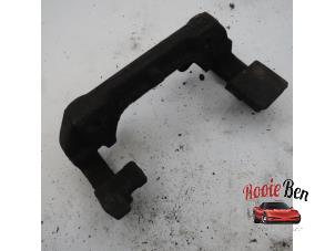 Used Front brake calliperholder, left BMW 3 serie (E90) 318i 16V Price on request offered by Rooie Ben autodemontage