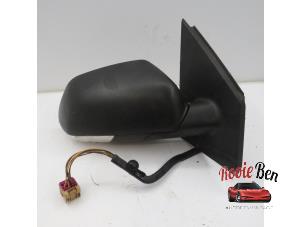 Used Wing mirror, right Volkswagen Polo IV (9N1/2/3) 1.2 12V Price € 25,00 Margin scheme offered by Rooie Ben autodemontage