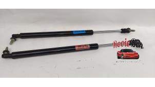 Used Set of tailgate gas struts Jeep Grand Cherokee (WG/WJ) 4.7i V8 Price on request offered by Rooie Ben autodemontage