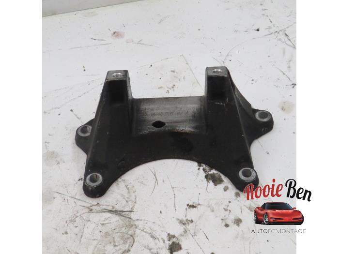 Gearbox mount from a Mercedes-Benz C (W205) C-350 e 2.0 16V 2015