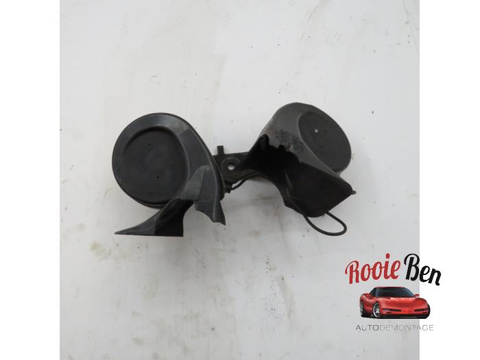 Używane Klakson Cadillac STS (K63) 3.6 V6 24V VVT Li Cena € 15,00 Procedura marży oferowane przez Rooie Ben autodemontage