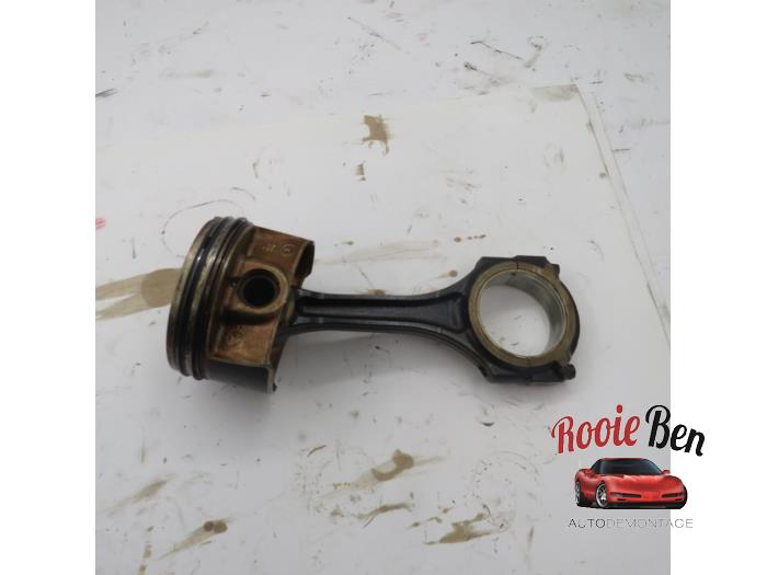 Usados Pistón Mercedes E (W213) E-200 2.0 Turbo 16V Precio € 40,00 Norma de margen ofrecido por Rooie Ben autodemontage