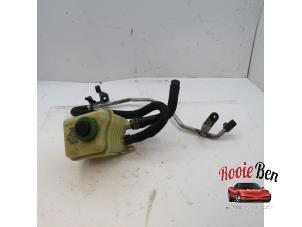 Used Power steering fluid reservoir Volkswagen Touareg (7PA/PH) 4.2 TDI V8 DPF 32V Price on request offered by Rooie Ben autodemontage