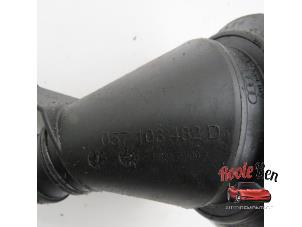 Ölkappe van een Volkswagen Touareg (7PA/PH) 4.2 TDI V8 DPF 32V 2013