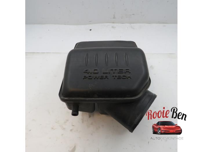 Begagnade Luftfilterhus Jeep Grand Cherokee (WG/WJ) 4.0i Pris € 100,00 Marginaltabell erbjuds av Rooie Ben autodemontage
