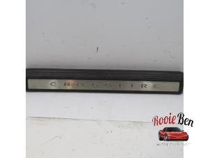 Używane Emblemat Chrysler Crossfire 3.2 V6 18V Cena na żądanie oferowane przez Rooie Ben autodemontage
