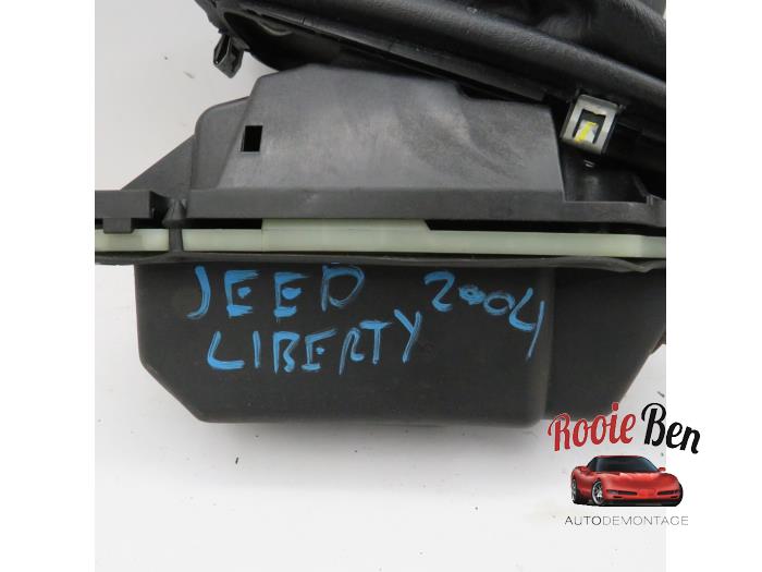 Palanca selectora automática de un Jeep Cherokee/Liberty (KJ) 2.5 CRD 16V 2004