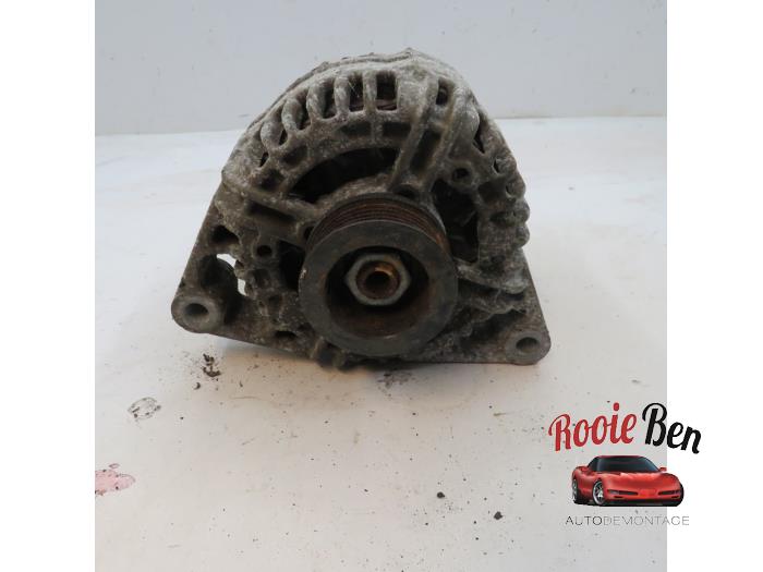 Usagé Dynamo Opel Corsa D 1.2 16V LPG Prix € 20,00 Règlement à la marge proposé par Rooie Ben autodemontage