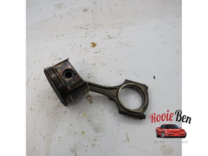 Usados Pistón Chrysler Pacifica 3.5 V6 24V AWD Precio € 50,00 Norma de margen ofrecido por Rooie Ben autodemontage