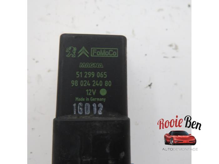 Glow plug relay from a Citroën DS3 (SA) 1.4 HDi 2013