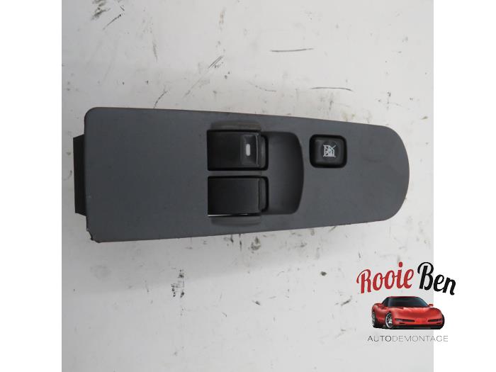 Usados Interruptor de ventanilla eléctrica Mitsubishi Colt (Z2/Z3) 1.5 DI-D 12V HP Precio € 25,00 Norma de margen ofrecido por Rooie Ben autodemontage